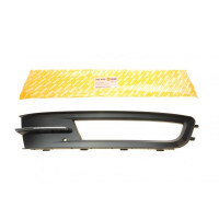 3853036 AUTOTECHTEILE Вставка бампера (під протитуманку) VW Passat 14-(R)