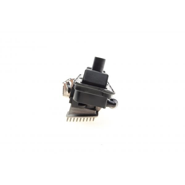 138435 HITACHI Котушка запалювання Audi A4/A6/VW Passat 1.8 97-01 (HÜCO)