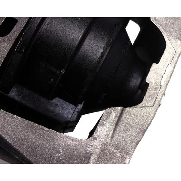 538923 HUTCHINSON Подушка двигуна (R) Ford Connect 02-