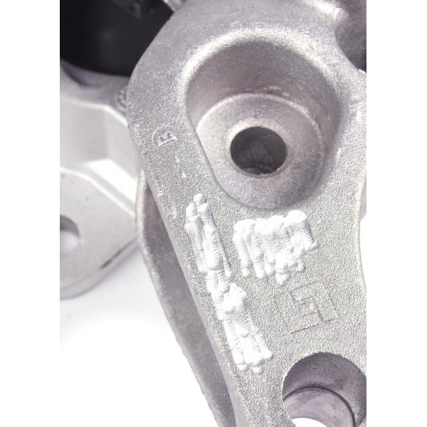 586656 HUTCHINSON Подушка двигуна (R) Renault Megane III/Scenic III 1.6dCi 11-