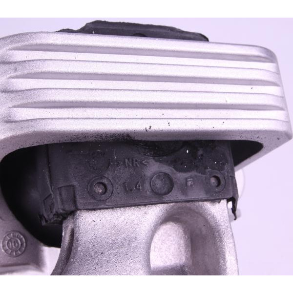 586656 HUTCHINSON Подушка двигуна (R) Renault Megane III/Scenic III 1.6dCi 11-