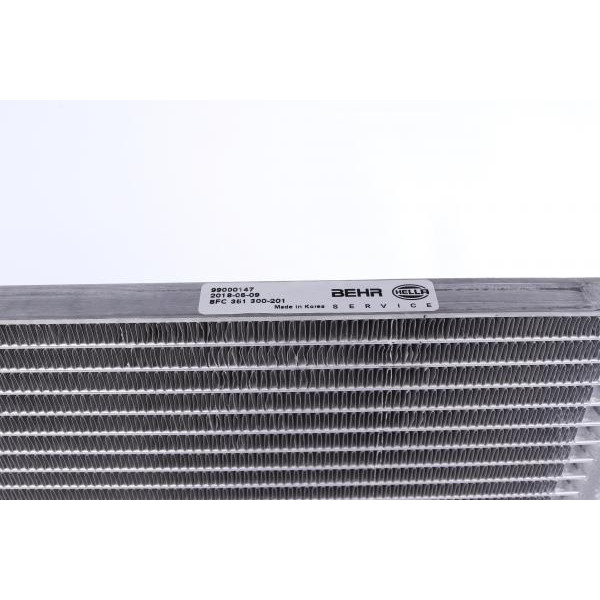 AC290000S MAHLE Радіатор кондиціонера VW LT 2.5-2.8 TDI 96-06