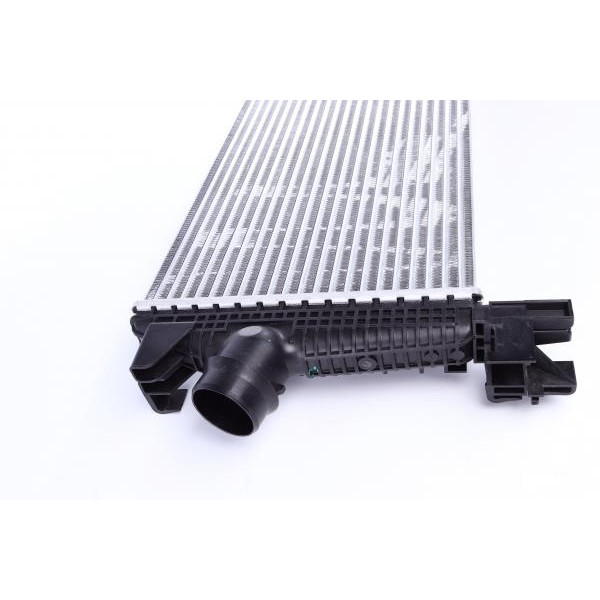 30270 NRF Радіатор інтеркулера Opel Astra/Zafira 1.4/1.6 09-