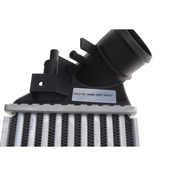 30835 NRF Радіатор інтеркулера Citroen C5 2.0HDi 01-04/2.2HDi 01-/Peugeot 406/607 2.0/2.2HDi 99-06