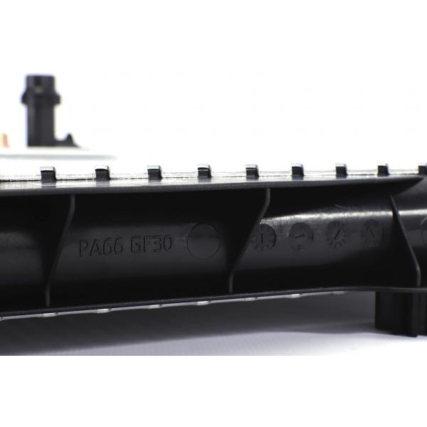 53190 NRF Радіатор охолодження Audi A4/A6 3.0/3.2 00-09