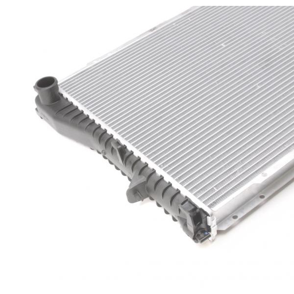 Радіатор охолодження BMW 5 (E39)/7 (E38) 2.0-5.0i 94-04 NRF 55323