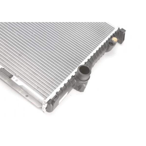 Радіатор охолодження BMW 5 (E39)/7 (E38) 2.0-5.0i 94-04 NRF 55323