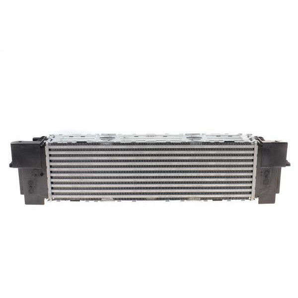 818252 VALEO Радіатор інтеркулера BMW X3/X4 2.0d/2.0i 10-18