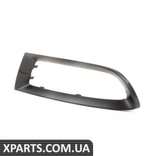 51117203793 BMW Чорна нижня решітка бампера - ліва