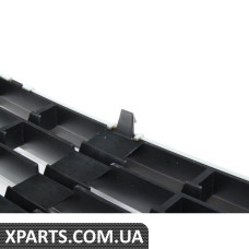 Нижні центральні грати - сатин чорний з чорною обробкою VAG 8E0807647E5PV