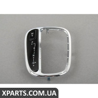 Оздоблення воріт Mercedes Benz 2032671988