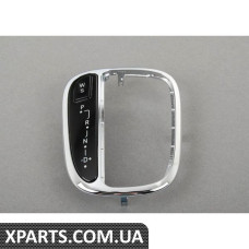 Оздоблення воріт Mercedes Benz 2032671988