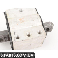 Кріплення коробки Mercedes Benz 2122400618