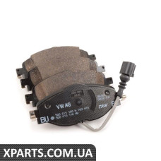 Комплект передних тормозных колодок VAG 8V0698151G