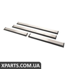 Нержавеющая накладка на пороги - набор из четырех VAG 3C0071303