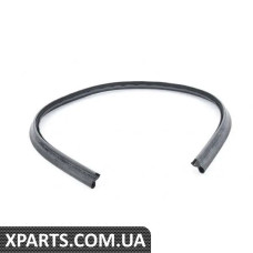 8P0823723A VAG Ущільнювач капота - задній