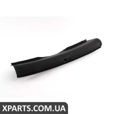 8E5863471D4PK VAG Обшивка багажника ззаду - Sabre (чорний)