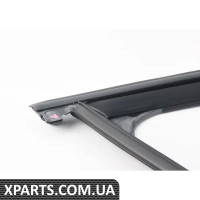 8K0837440J VAG Ущільнювач переднього вікна - правий