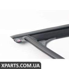 8K0837440J VAG Ущільнювач переднього вікна - правий