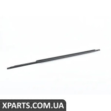 8K0853284NT94 VAG Нижній молдинг переднього вікна - правий - глянсовий чорний