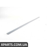 1J3853516BGRU VAG Молдинг передніх дверей - правий