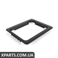 8E5863638 VAG Ручка багажника - нижня