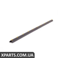 8H0837718B VAG Ущільнювач передніх нижніх дверей - правий