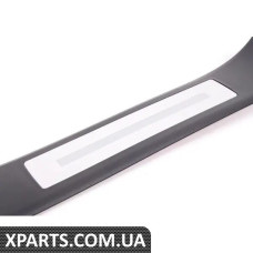 8E0853376P01C VAG Накладка на поріг задніх дверей - чорний матовий / метал - права