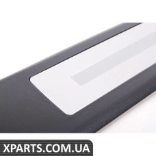 8E0853374P01C VAG Накладка на передні двері — чорний матовий/метал — права