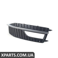 8K0807682P01C VAG Решітка протитуманних фар - матово-чорна - права