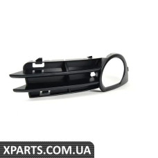 8P4807682B VAG Решітка протитуманних фар - права
