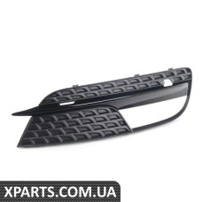 8T0807682H01C VAG Решітка протитуманних фар - права