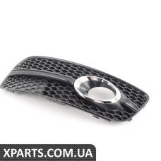 8R0807682E01C VAG Решітка протитуманних фар - права