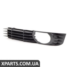 4F0807682P01C VAG Решітка протитуманних фар - права
