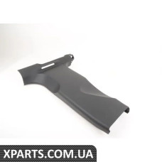 8R08672404PK VAG Облицювання центральної стійки - чорна - праворуч