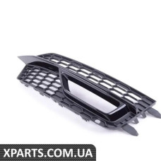 8T0807682P01C VAG Решетка противотуманных фар S-Line — правая — матово-черная