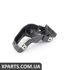 8E0853922D VAG Кронштейн кріплення передньої бічної спідниці - правий