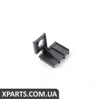 8J0805638 VAG Кронштейн крила - переднє положення - праворуч