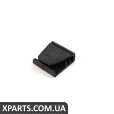 8D0867299 VAG Затиск для дверної панелі - Ціна вказана за штуку - (БІЛЬШЕ НЕДОСТУПНО)